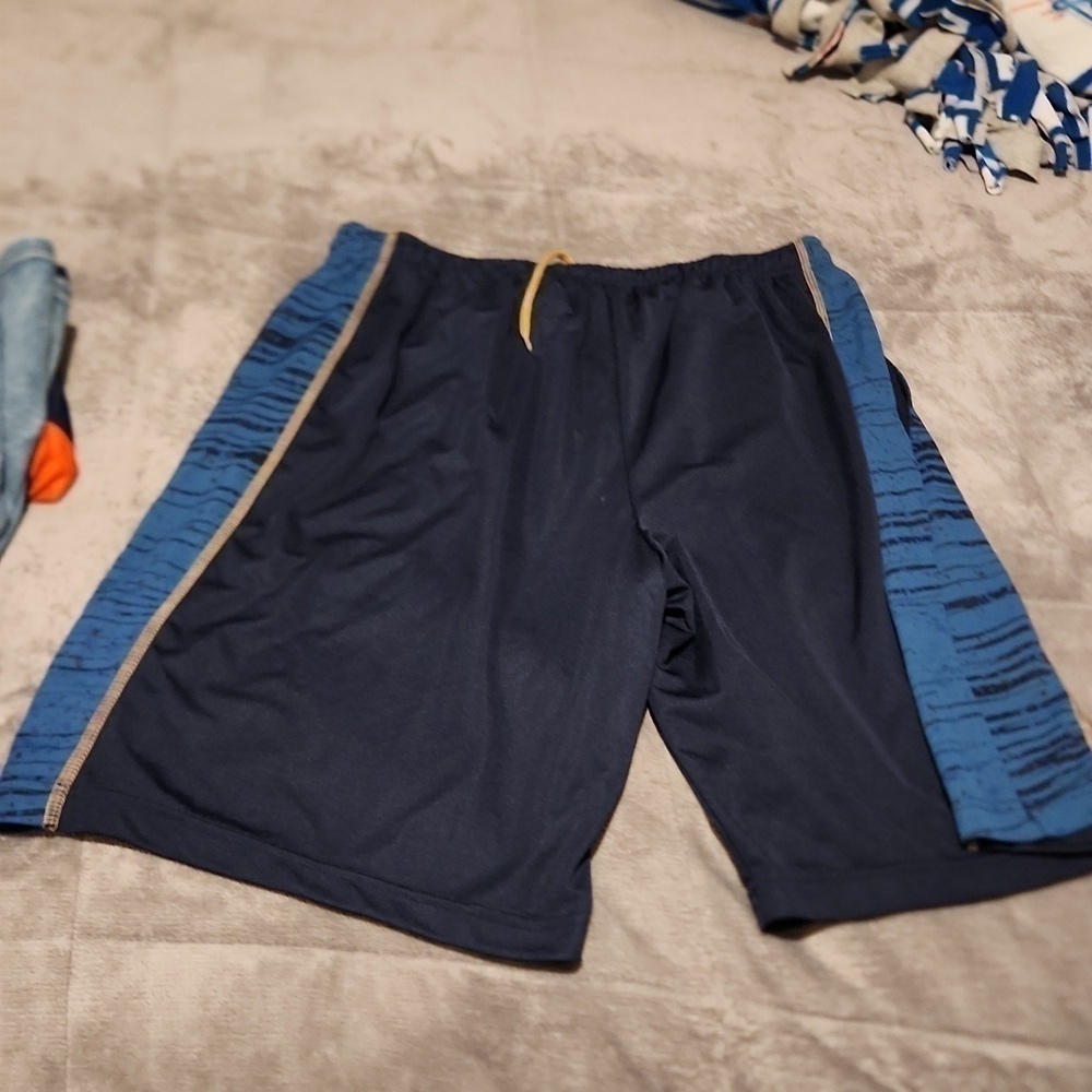 NFL Rams Shorts - Picture 4 of 4